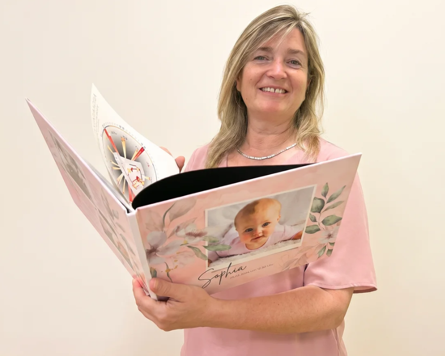 Steffi Mehner mit Human Design Buch